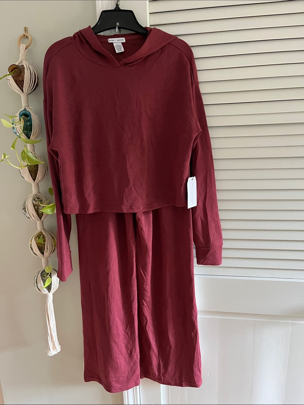 Women's Burgundy Hooded Lounge Set - Cozy Track Pants & Crop Hoodie